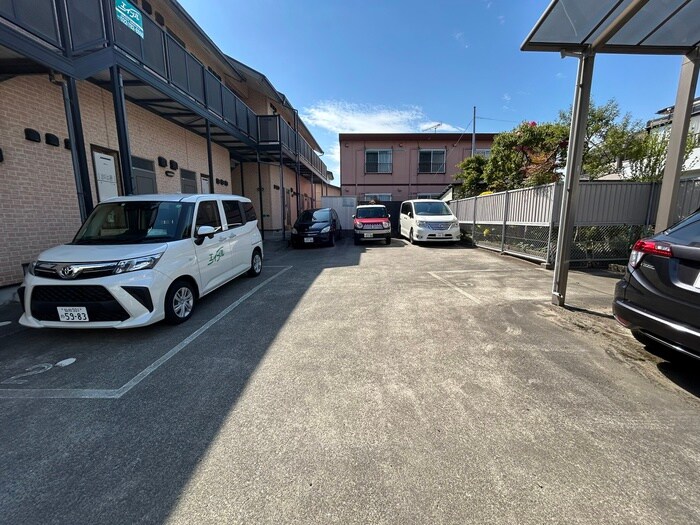 物件外観写真6　(駐車場)