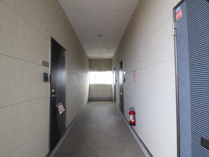 物件外観写真4　(エントランス部分)