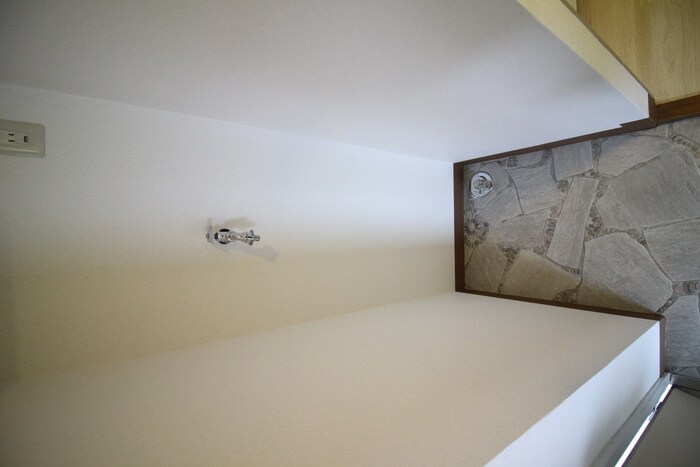 物件内観写真8　(洗濯機置場)