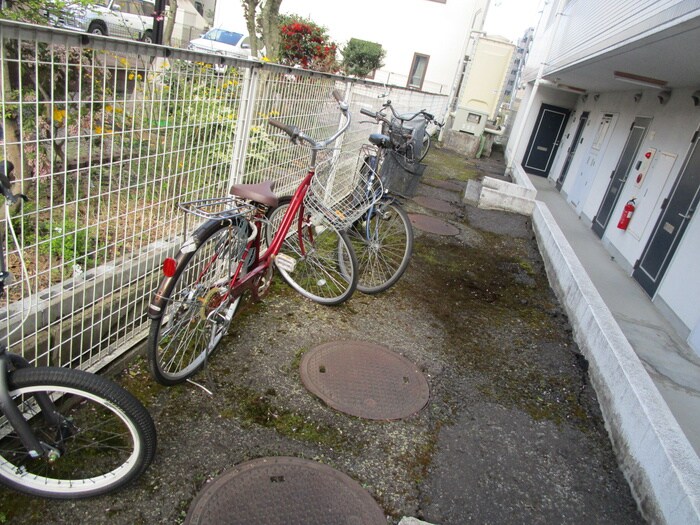 物件外観写真4　(駐輪場)