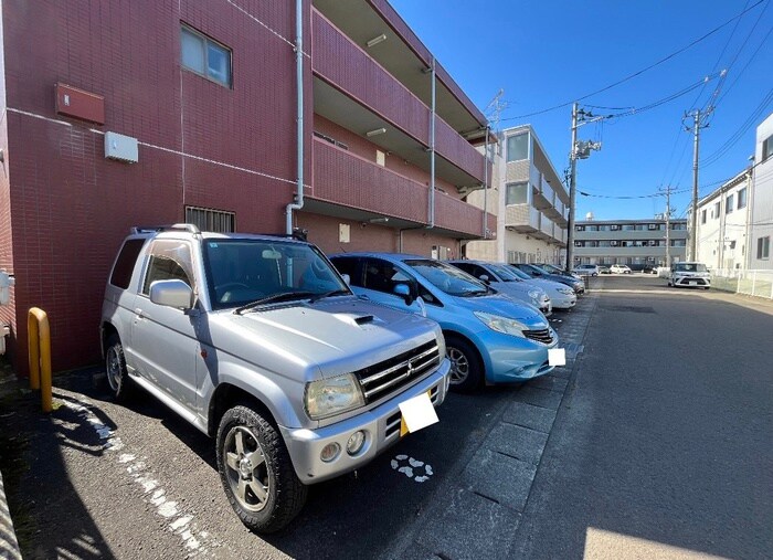 物件外観写真4　(駐車場)