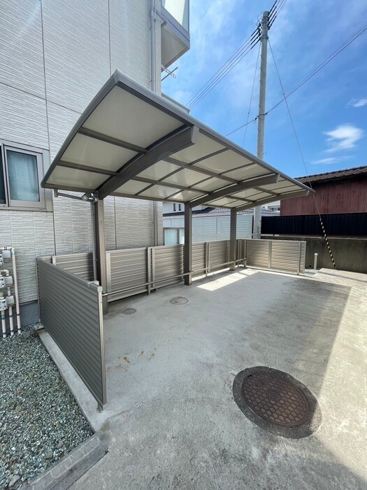 物件外観写真4　(駐輪場)