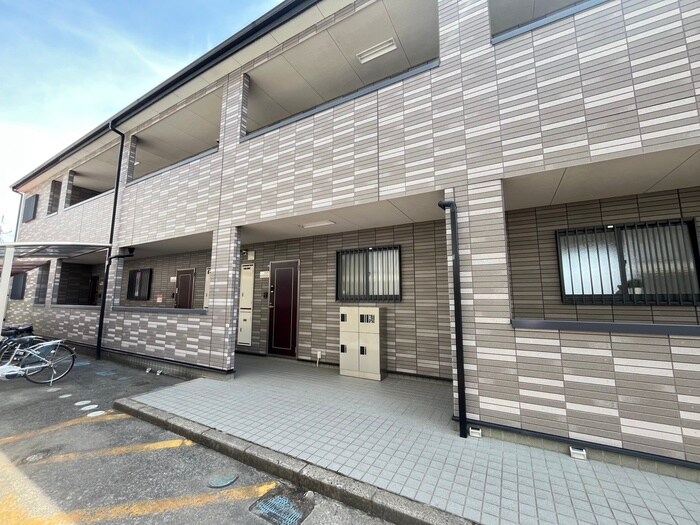 物件外観写真3　(エントランス部分)