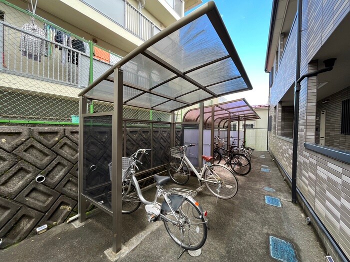 物件外観写真4　(駐輪場)
