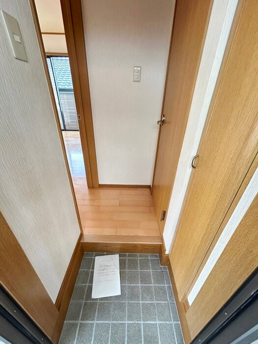 物件内観写真14　(玄関)
