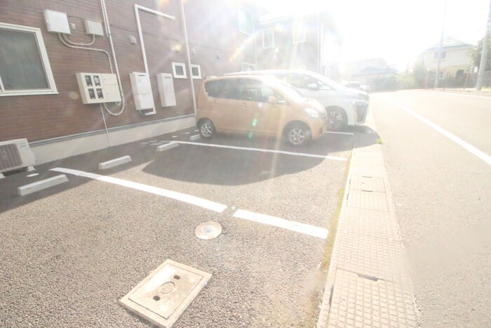 物件外観写真3　(駐車場)