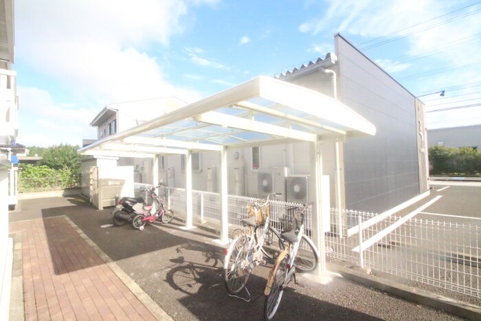 物件外観写真5　(駐輪場)