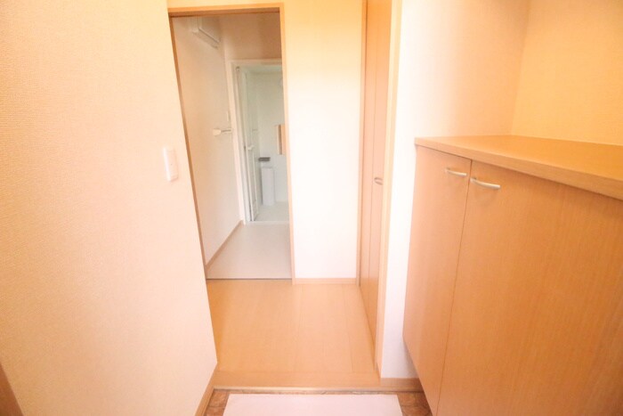 物件内観写真11　(玄関)