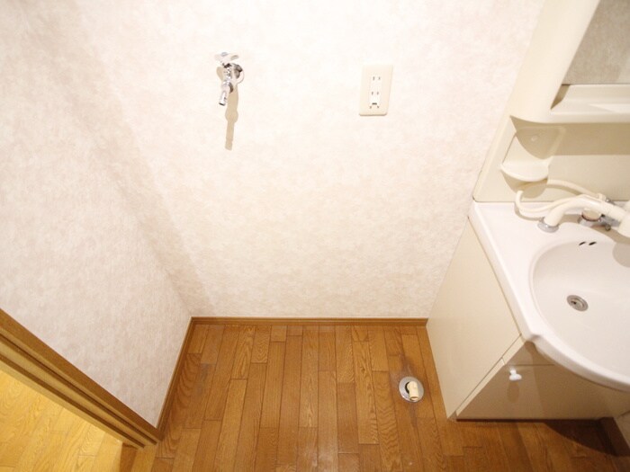 物件内観写真14　(洗濯機置場)