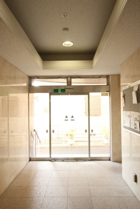 物件外観写真4　(エントランス部分)