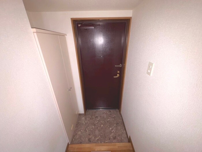 物件内観写真18　(玄関)