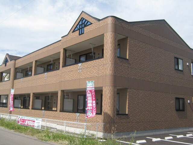 物件外観写真1　(エントランス部分)