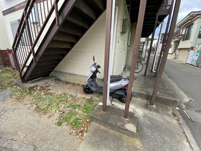 物件外観写真4　(駐輪場)