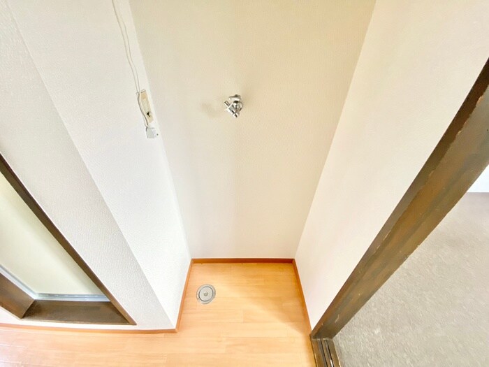 物件内観写真16　(洗濯機置場)