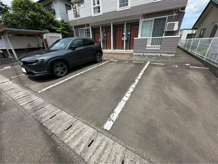物件外観写真4　(駐車場)
