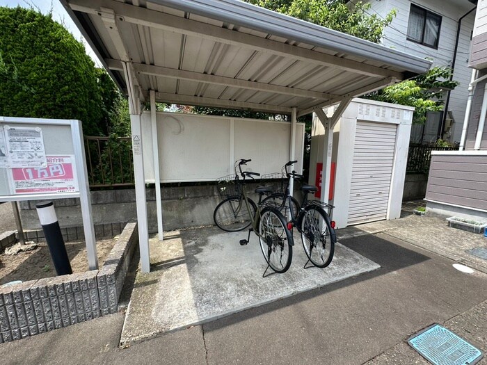 物件外観写真5　(駐輪場)