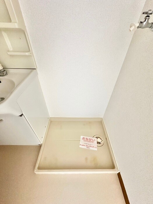 物件内観写真16　(洗濯機置場)