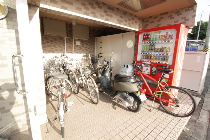 物件外観写真6　(駐輪場)