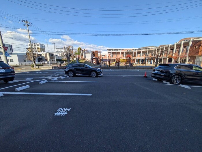 物件外観写真2　(駐車場)