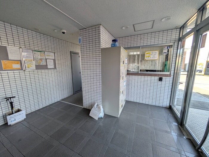 物件外観写真5　(エントランス部分)