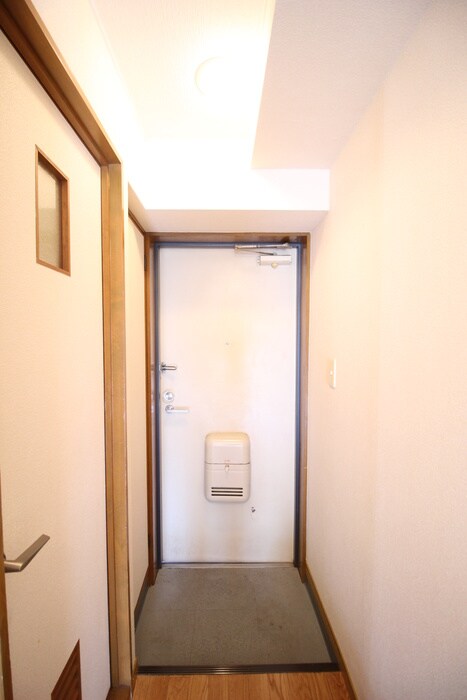 物件内観写真16　(玄関)