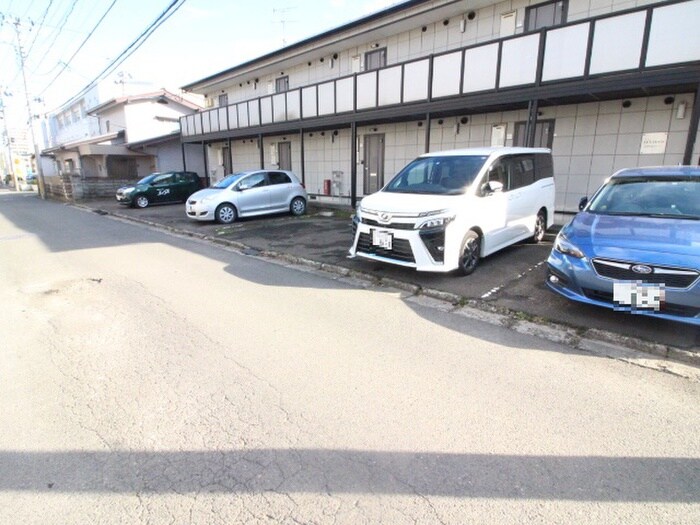 物件外観写真2　(駐車場)