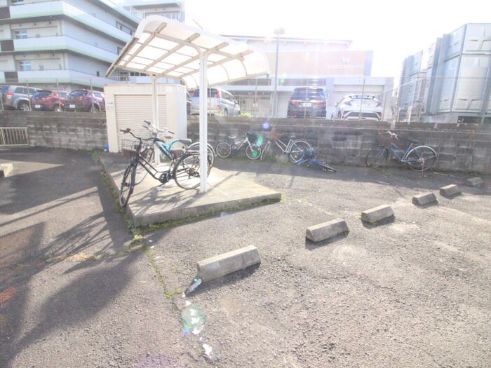 物件外観写真3　(駐輪場)
