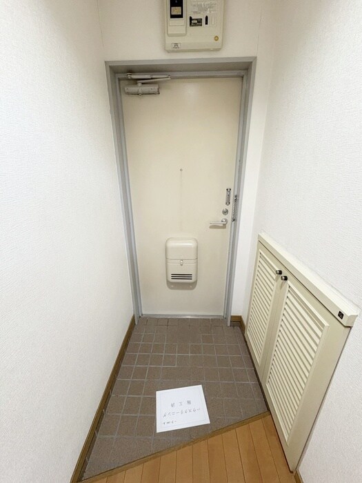 物件内観写真16　(玄関)
