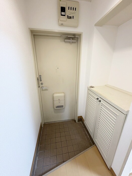 物件内観写真16　(玄関)