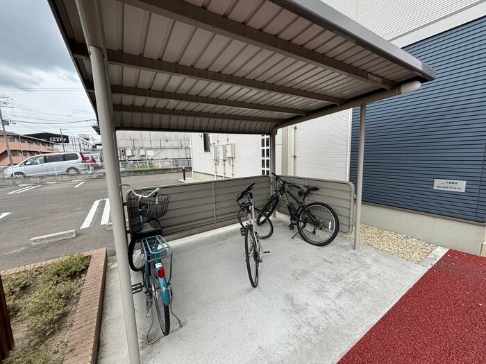 物件外観写真4　(駐輪場)