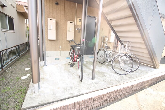 物件外観写真5　(駐輪場)