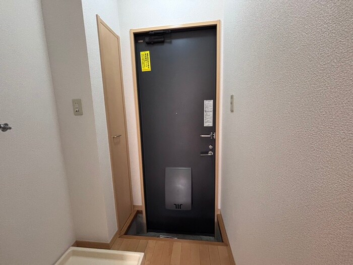 物件内観写真14　(玄関)