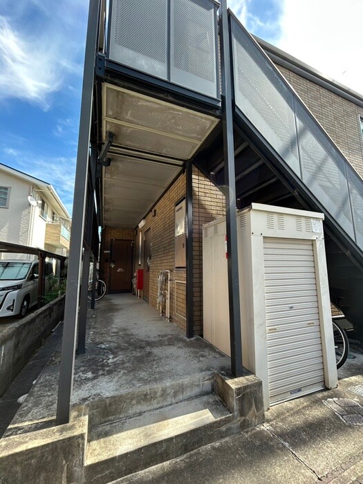 物件外観写真3　(エントランス部分)