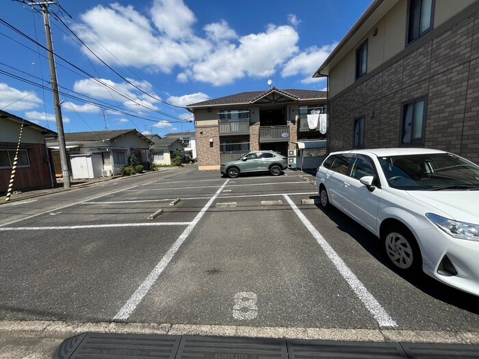 物件外観写真5　(駐車場)