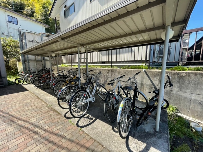 物件外観写真4　(駐輪場)