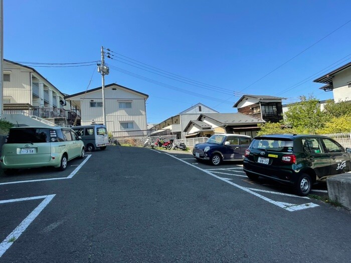 物件外観写真5　(駐車場)