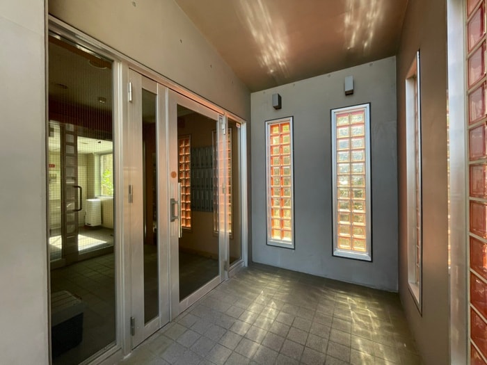 物件外観写真6　(エントランス部分)