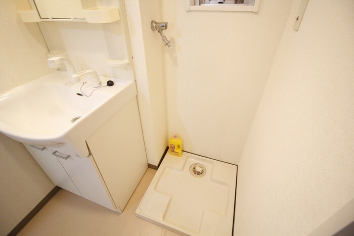 物件内観写真10　(洗濯機置場)