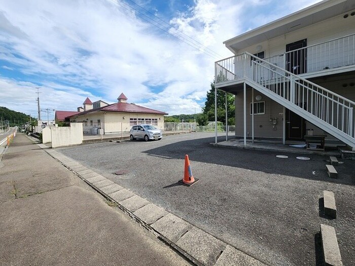 物件外観写真2　(駐車場)