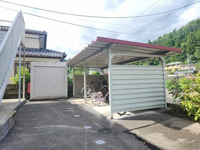物件外観写真3　(駐輪場)