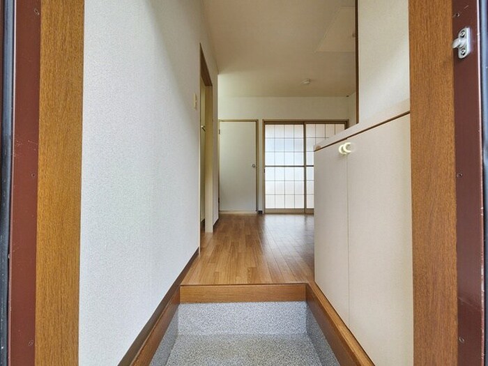 物件内観写真12　(玄関)