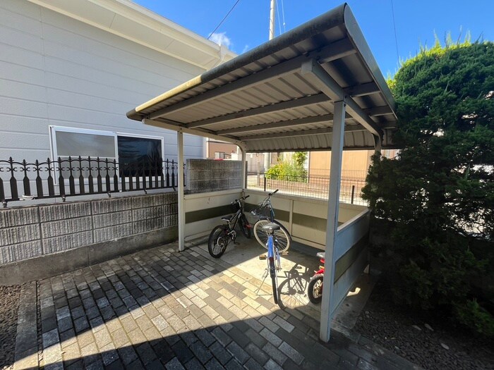 物件外観写真4　(駐輪場)