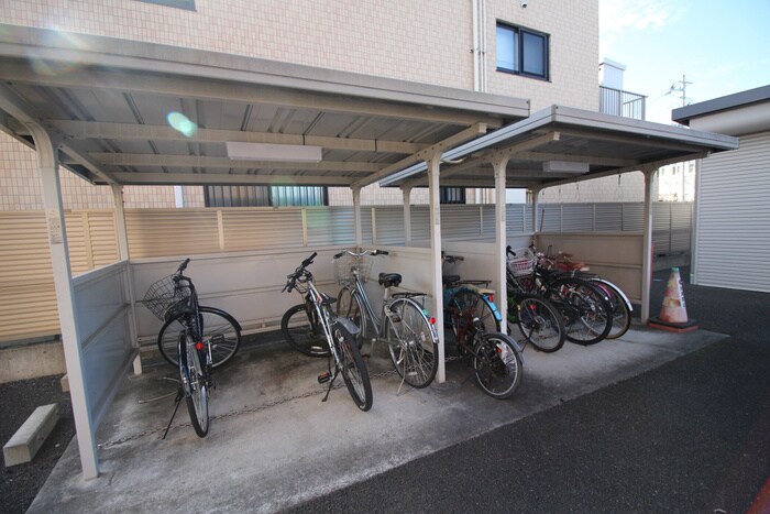 物件外観写真3　(駐輪場)