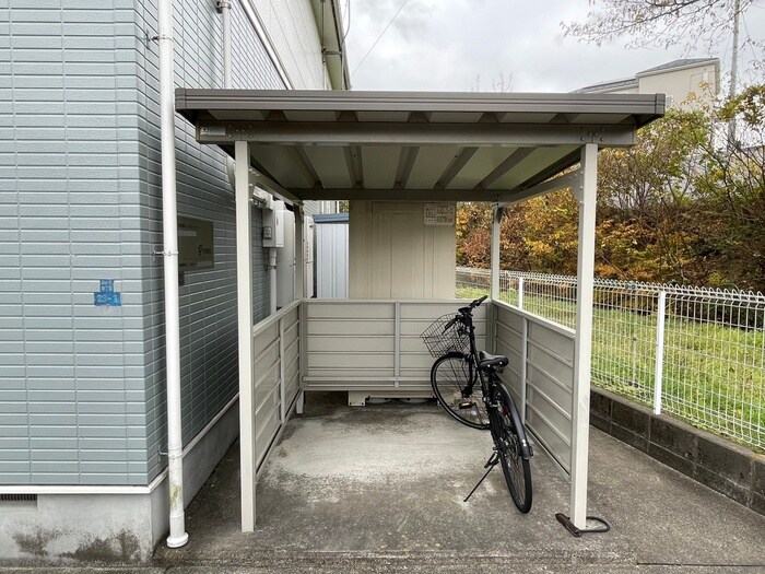 物件外観写真4　(駐輪場)