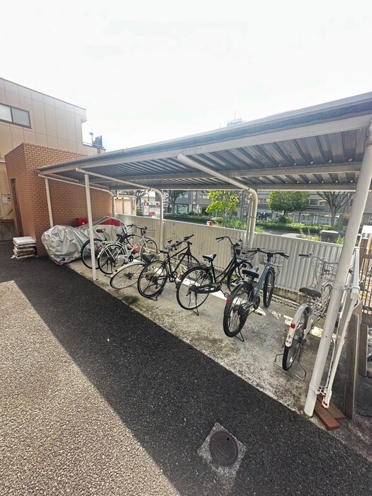 物件外観写真4　(駐輪場)