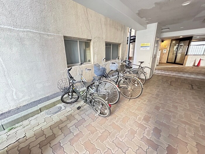 物件外観写真5　(駐輪場)