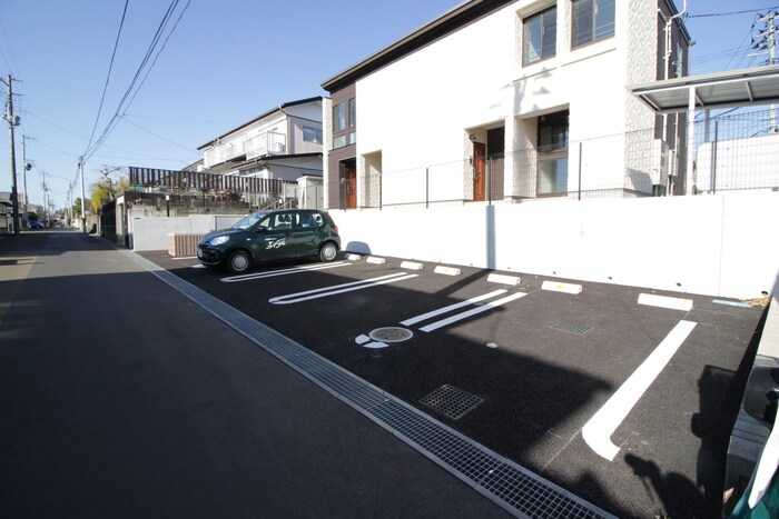 物件外観写真3　(駐車場)