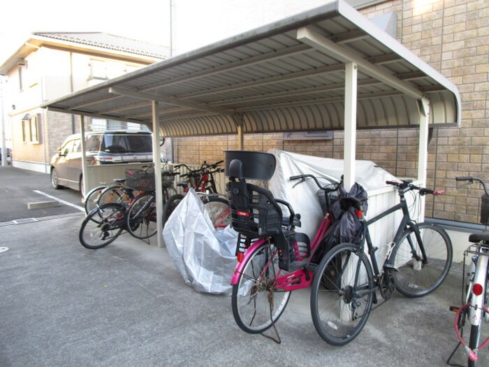 物件外観写真5　(駐輪場)