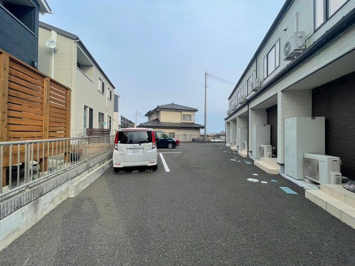 物件外観写真2　(駐車場)