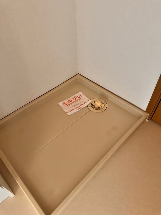 物件内観写真16　(洗濯機置場)